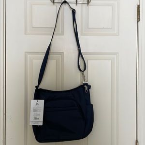 Travelon 5 point anti-theft crossbody bucket bag